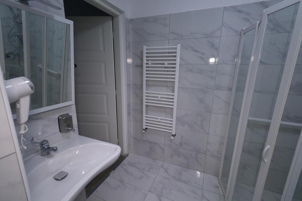 Double Room Private Bathroom