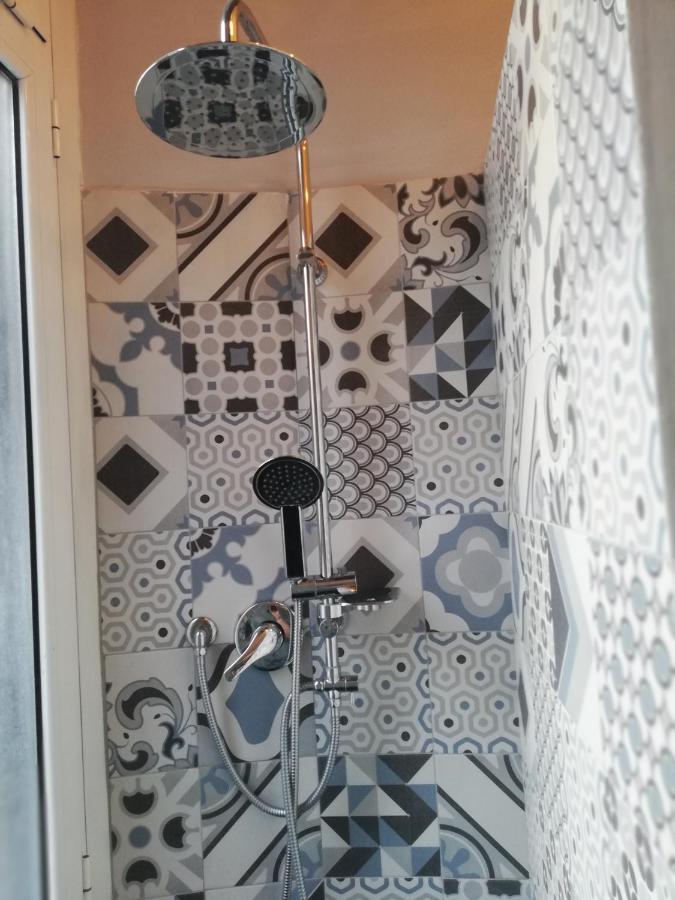 Chambre Double ou Lits Jumeaux avec Salle de Bains Commune