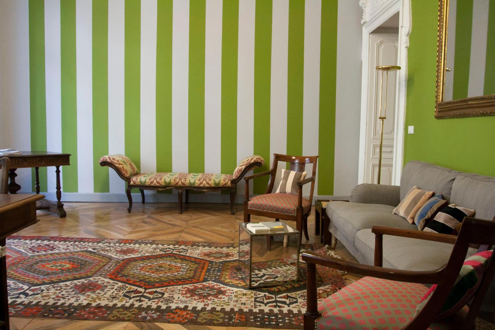 Five-Bedroom Deluxe Apartment
