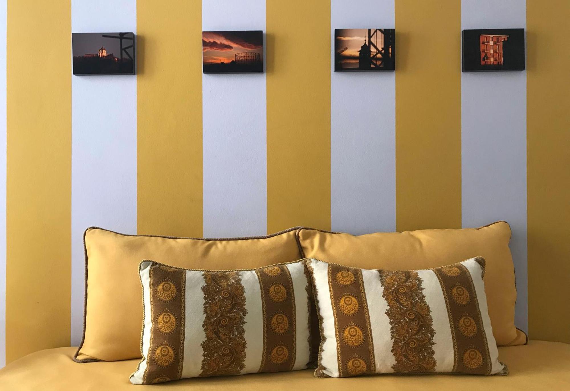 Five-Bedroom Deluxe Apartment
