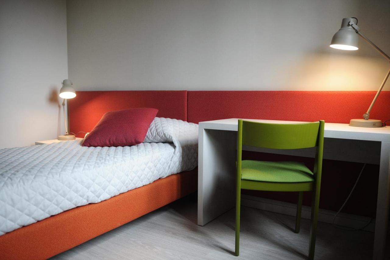 Single Room,776401624:JPEG